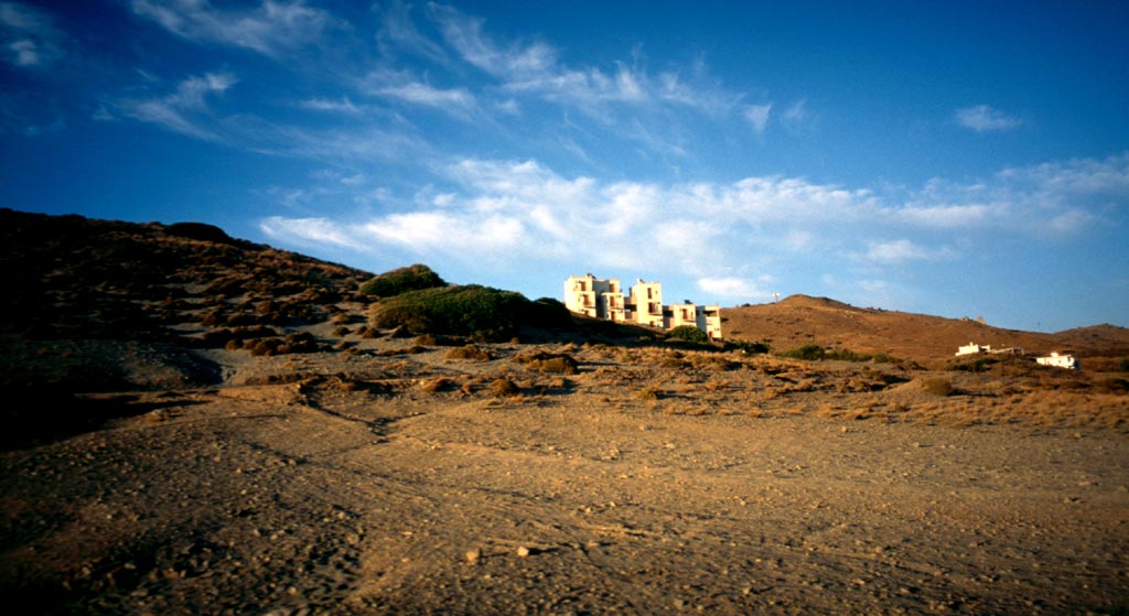Landschaft und Gebäude mit Ferienwohnungen bei Agios Pavlos, Kreta