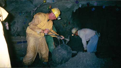 Bolivia, Potosi: Gringo doing hard miners' work