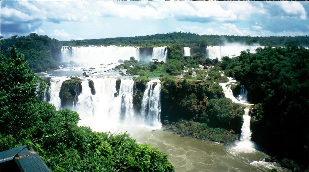 the waterfalls of Iguazu - view from the brazilian side