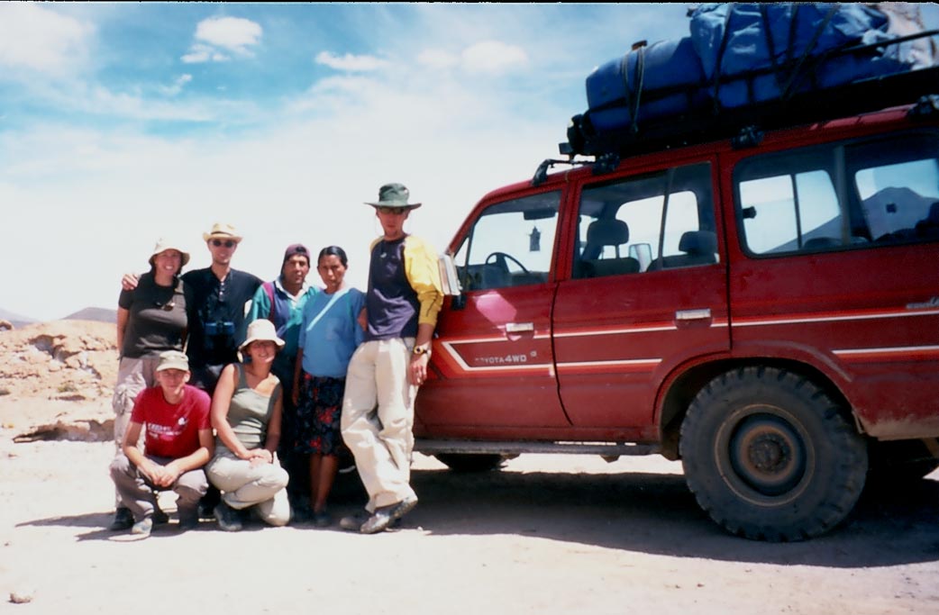 unsere Reisegruppe mit Jeep und viel Gepäck