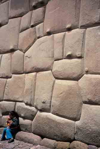 Peru, Cusco: Inka Mauer mit Jaguar
