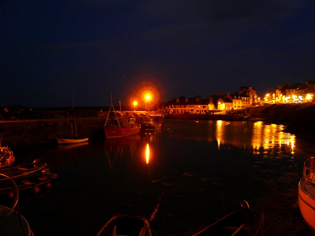 the harbour of Roundstone at night