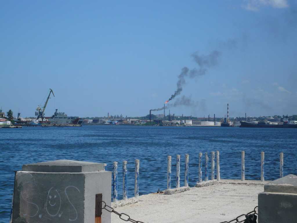 Rafinerien bei Havanna, Cuba